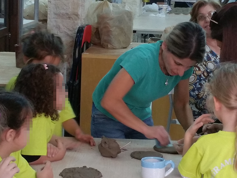 Children will make with clay a useful object.